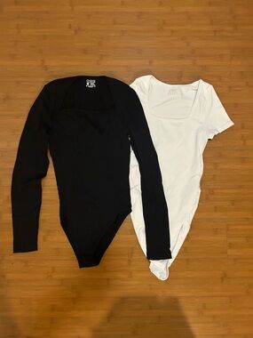 Women's Scoop Neck and Long Sleeve Bodysuit - Black and white